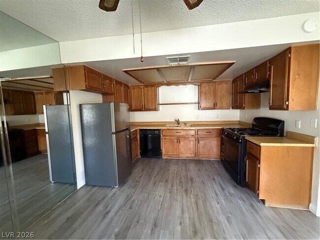 Building Photo - 6687 W Tropicana Ave