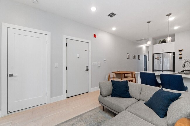 Building Photo - 406 Madison St