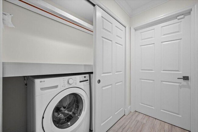 Building Photo - 12831 Shore Dr