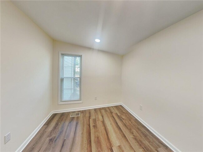 Building Photo - 1849 E Farris Ave