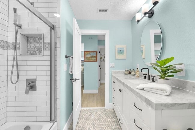 Building Photo - 1015 Spindle Palm Way