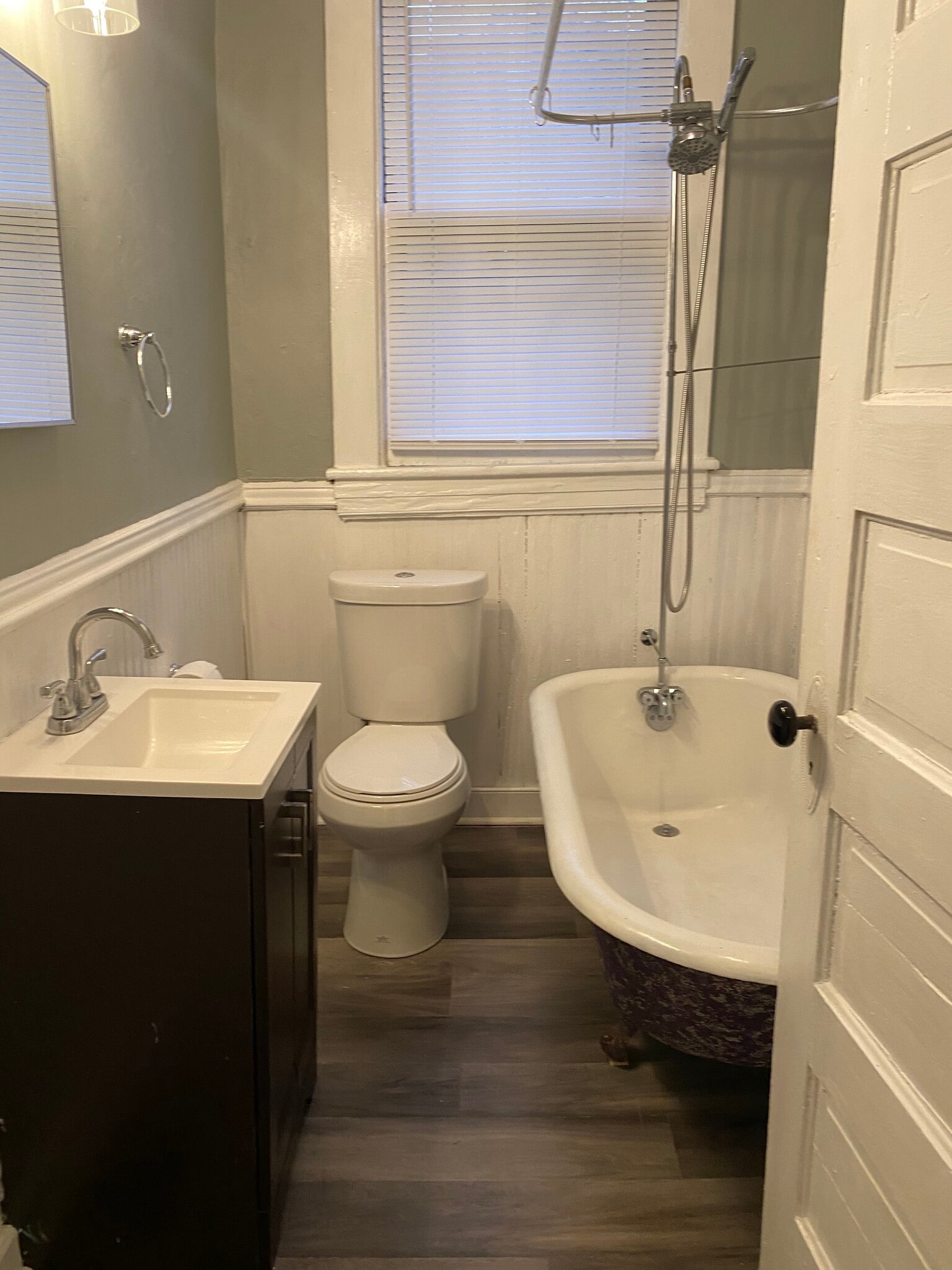 Building Photo - 422 Woods Ave SW