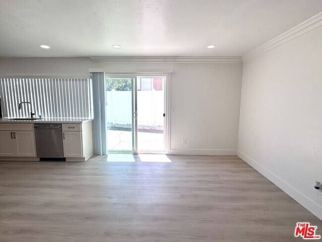 Building Photo - 2863 Carmar Way