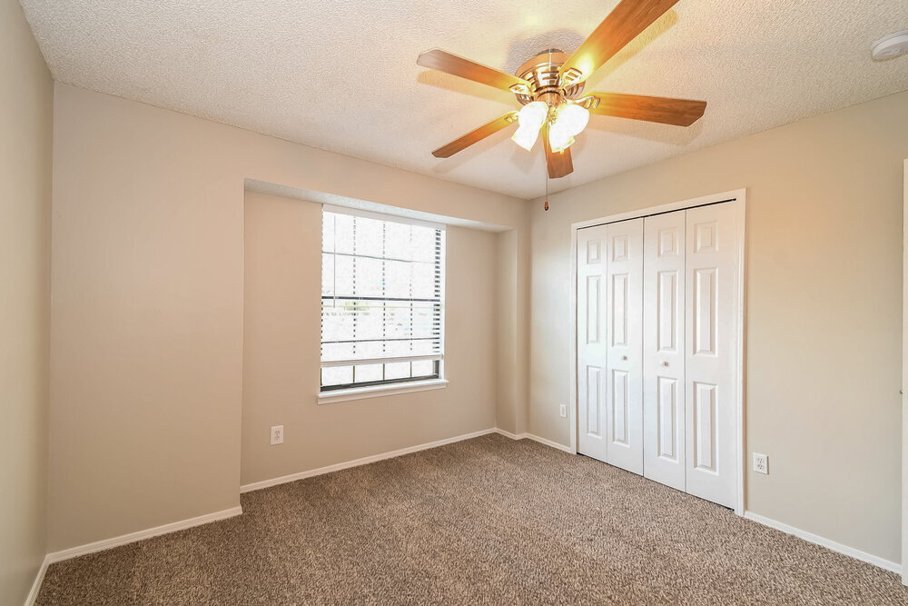 Building Photo - 9613 Villiers Dr N