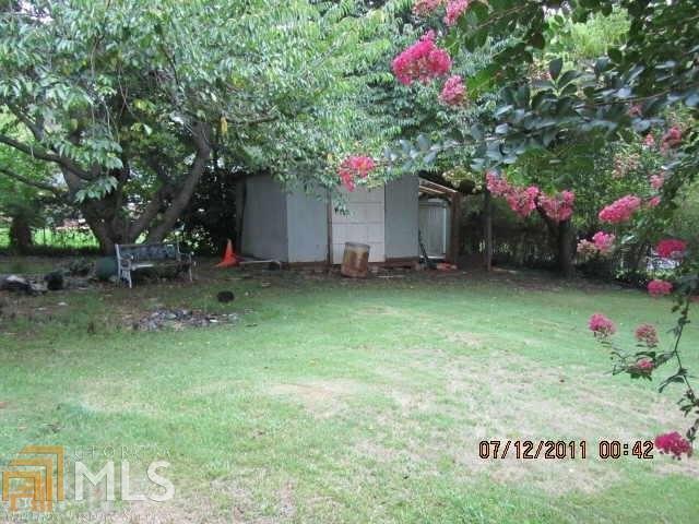 Building Photo - 215 Laramie Rd