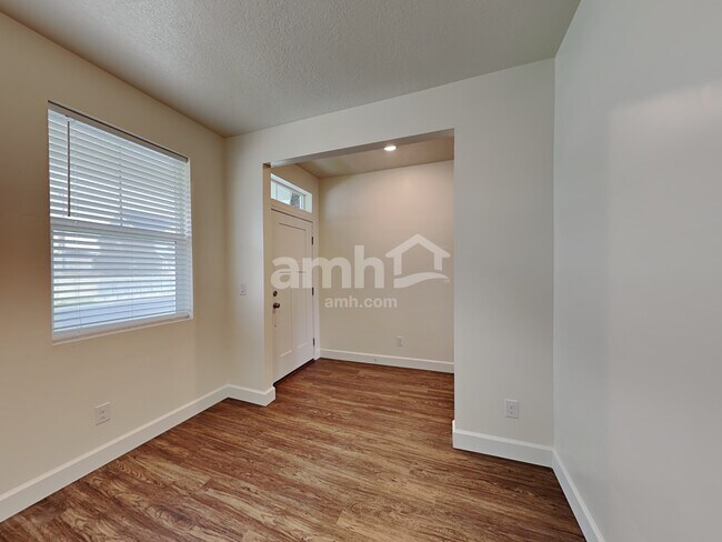 Building Photo - 1205 Wagon Way