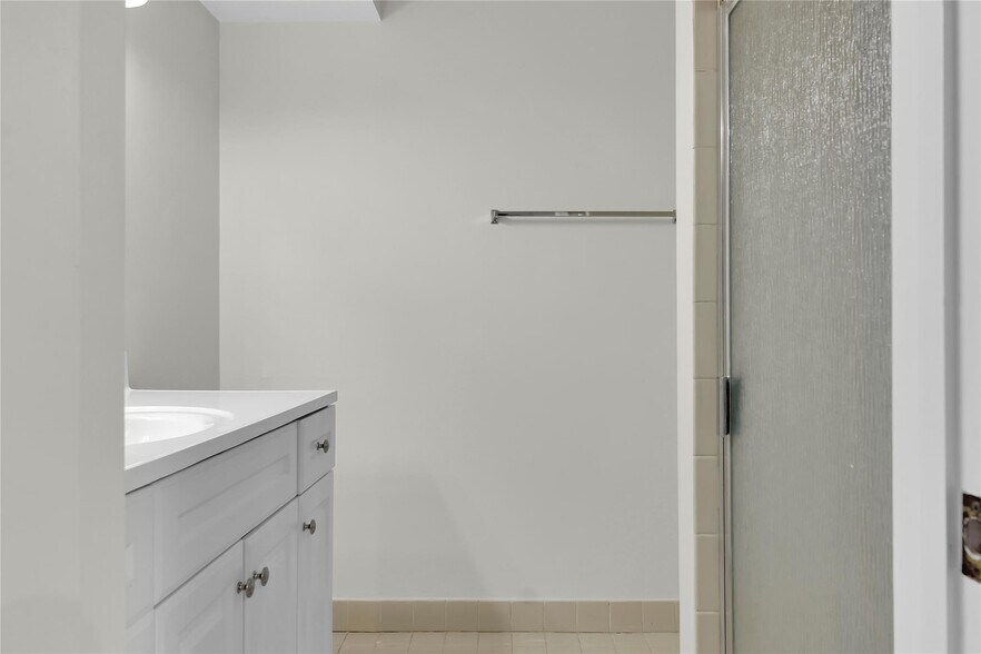 Building Photo - 7801 Courtyard Run W