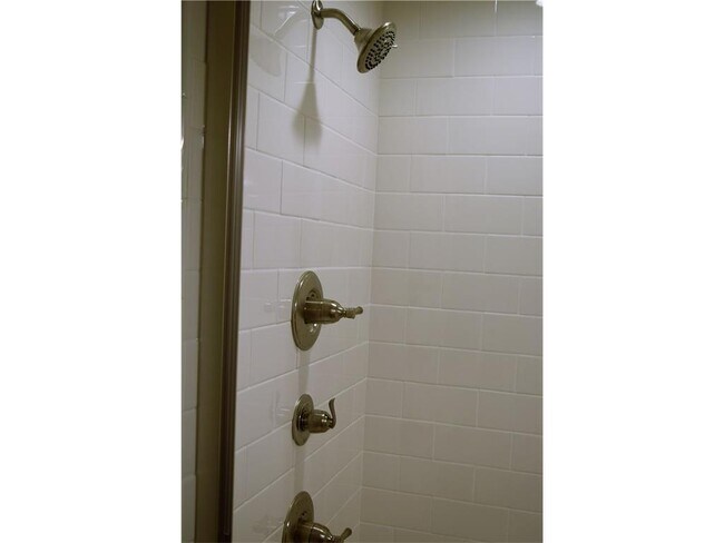 Building Photo - Beautifully Remodeled 3-Bedroom Home Near ...