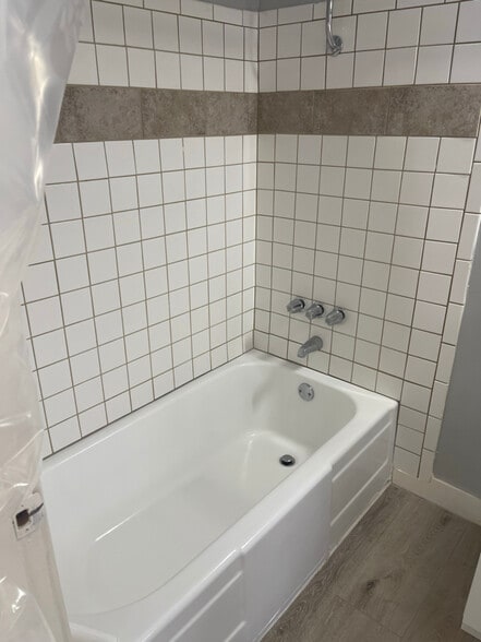 Building Photo - 214 Spruce St