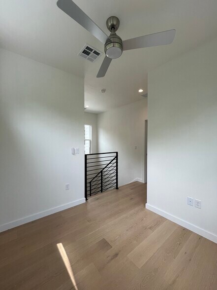 Bonus Room- Open Concept - 500 Capitol Dr