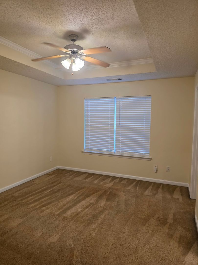 Building Photo - 213 Shenandoah Dr