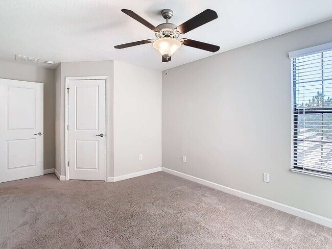 Building Photo - 925 Terra Vista St