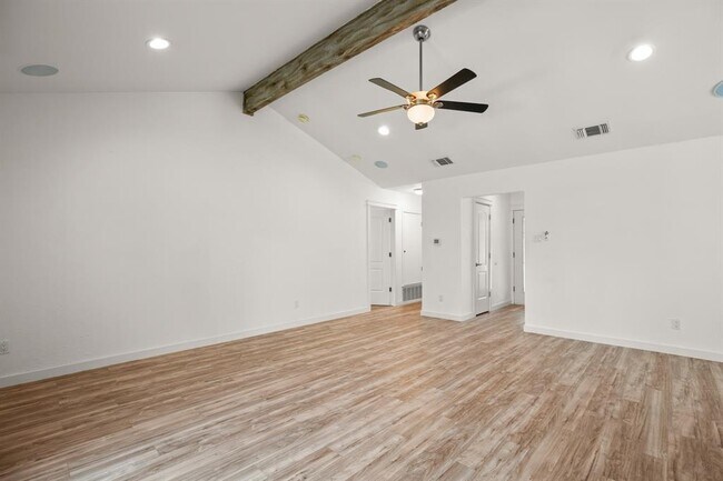 Building Photo - 2401 Stone River Dr
