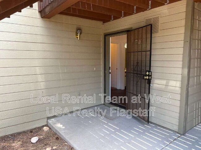 Building Photo - 2721 N Walnut Hills Dr