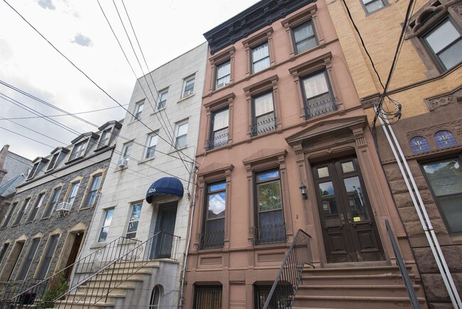 Building Photo - 828 Hudson St
