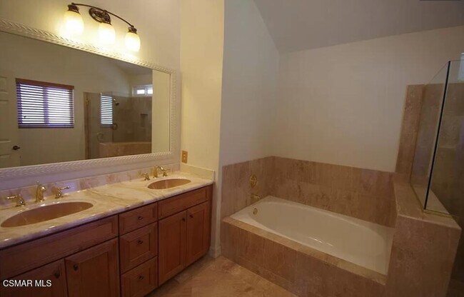 Building Photo - 6797 Oak Forest Dr