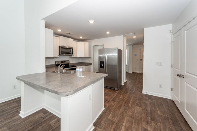 Building Photo - 715 Hilchot Dr