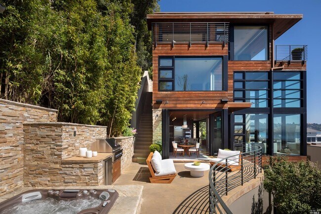Building Photo - 525 Bridgeway