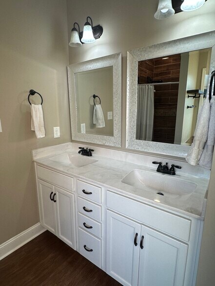 Building Photo - 1124 Eagles View Dr