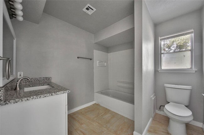 Building Photo - 10071 Woodhollow Dr
