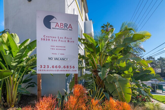 Building Photo - Chateau Los Feliz