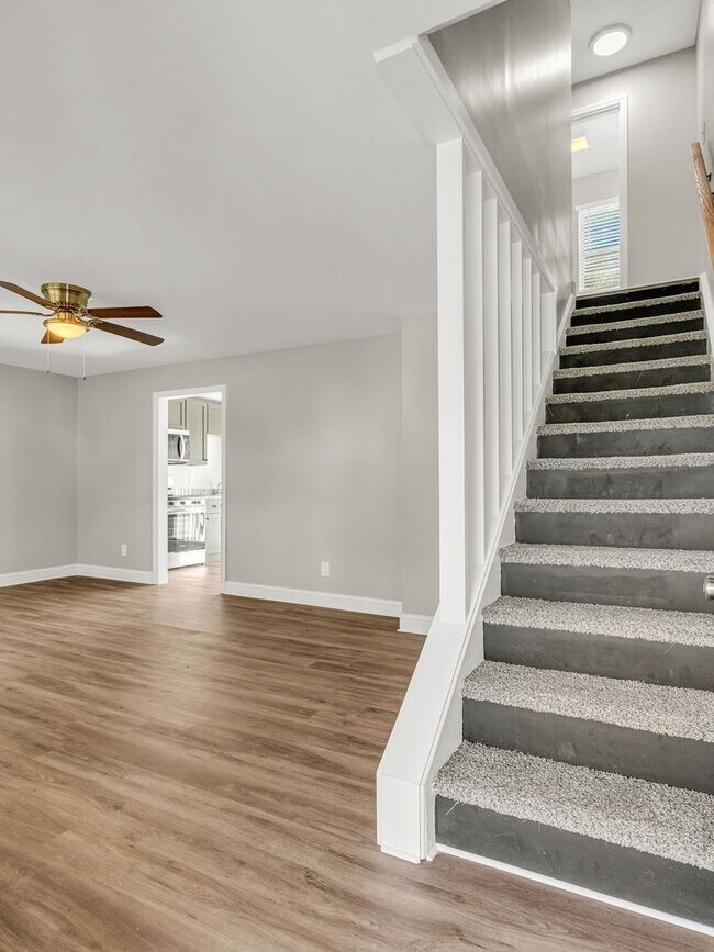 Building Photo - Oak Ridge 37830 - 3 bedroom 2 bath duplex ...