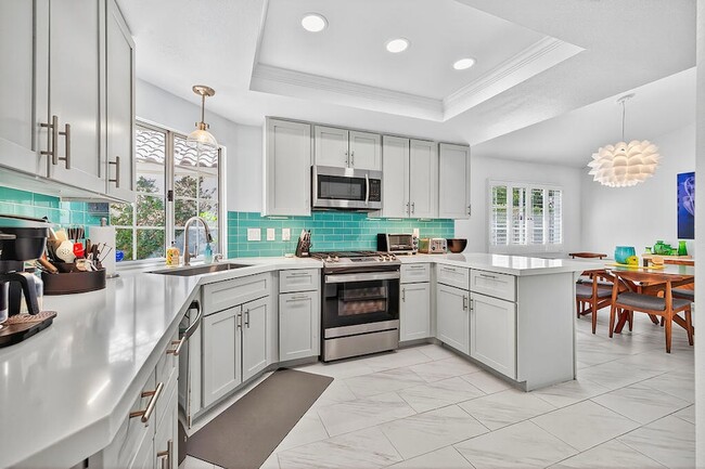 Building Photo - 77707 Cll Las Brisas S