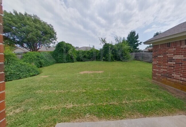 Building Photo - 113 Great Oaks Dr