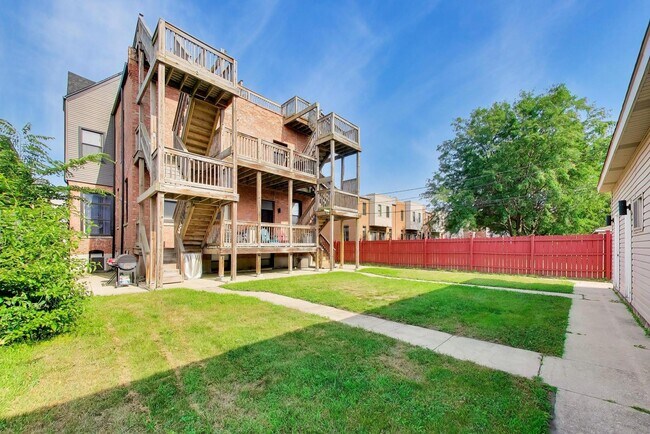 Building Photo - 3330 S Indiana Ave