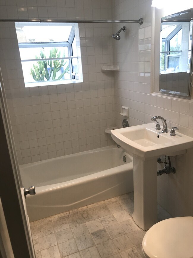 Building Photo - Beautiful Remodeled House with Large Fenced Lot and Big Garage