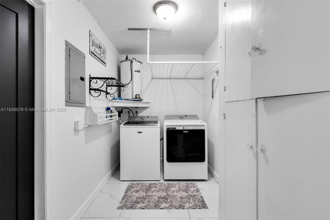 Building Photo - 8440 NW 11th Ct
