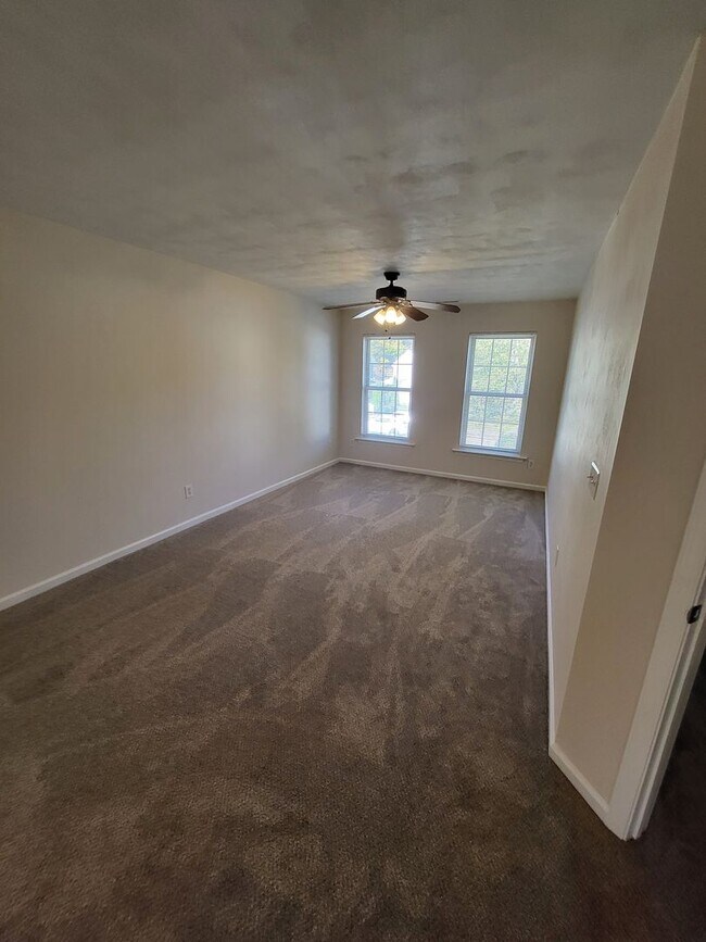 Building Photo - SAWYERS MILL