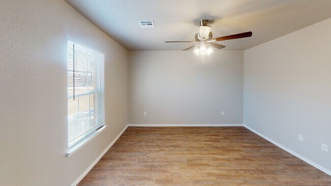 Building Photo - 123 S A St