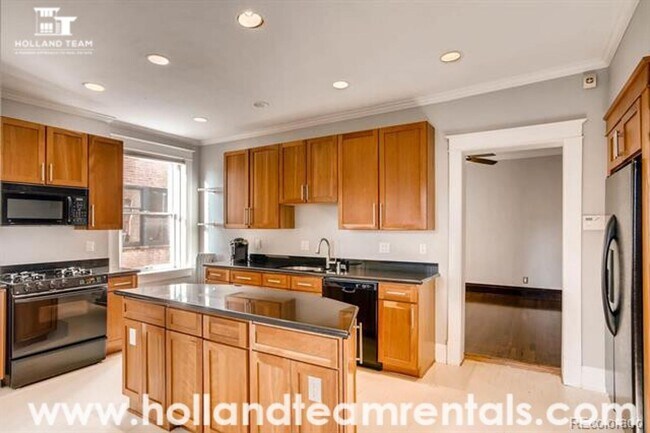 Building Photo - Uptown Capitol Hill - Secure Historic Building with Modern Updates!