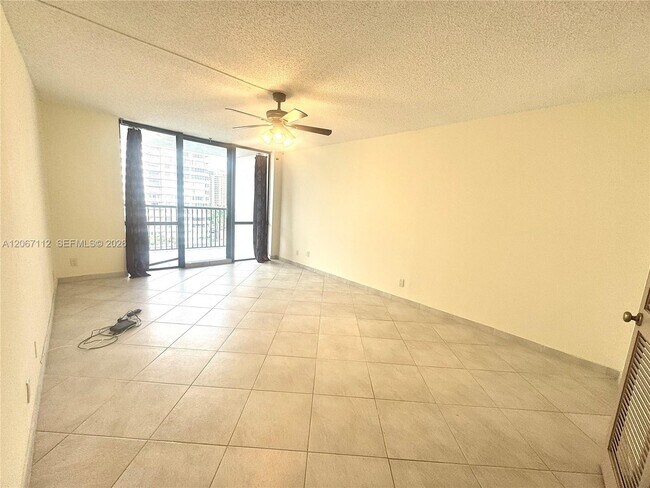Building Photo - 2049 S Ocean Dr