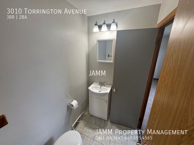 Building Photo - 3010 Torrington Ave