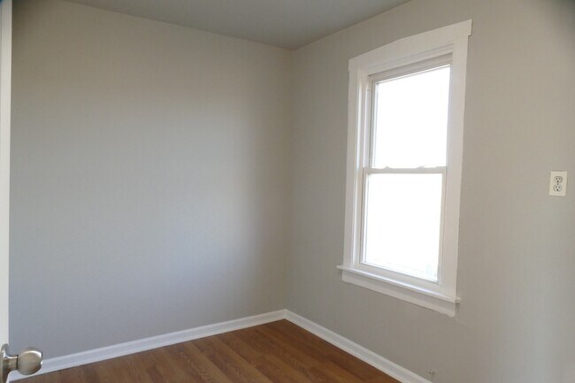 Building Photo - 2820 N Sacramento Ave