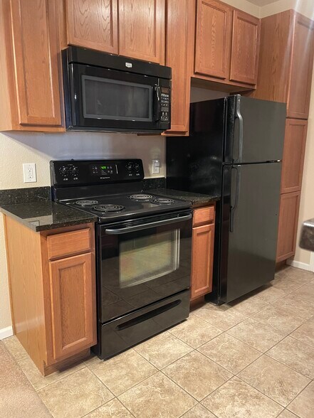 Kitchen - 1465 Blue Sky Cir
