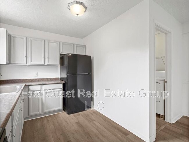 Building Photo - 45 Bruce Dr