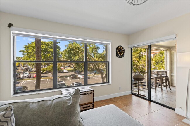 Building Photo - 2312 S Cypress Bend Dr