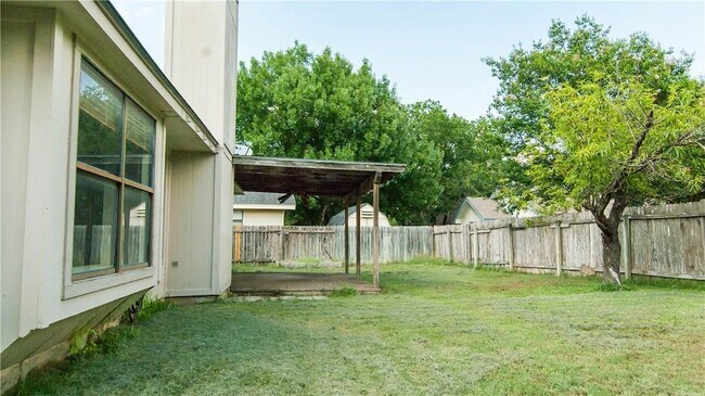 Building Photo - 2107 Willow Way