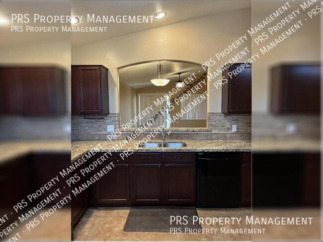 Building Photo - 1041 E Silverwood Dr