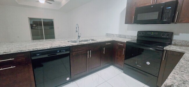 Building Photo - MUST SEE -2/2/1+OPEN DEN-DUPLEX IN GREENBR...