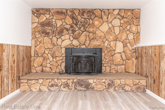 Building Photo - 29489 Geraldine Rd