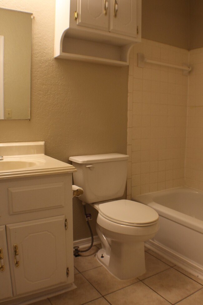 Building Photo - Sapulpa Duplexes-1819-21