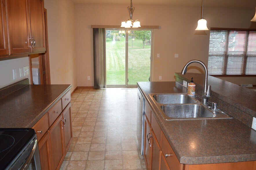 Building Photo - 708 Sundance Dr