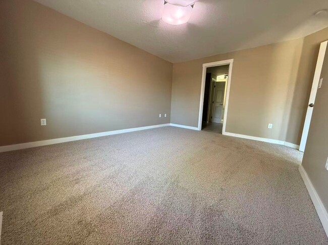 Building Photo - new carpet installed, 600sqft bonus room with large RV/Boat parking space