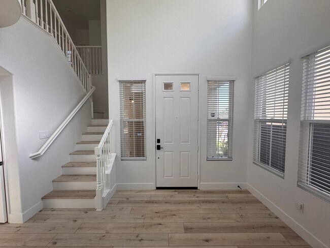 Building Photo - Stylish Renovated Home with Garage & Priva...