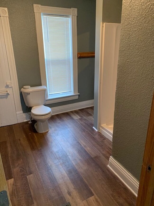 Building Photo - JUNE 2026 - Duluth MN - 6 Bed - 2 Bath