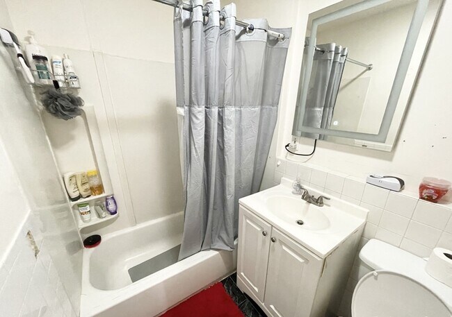 Building Photo - 22 Humphreys St